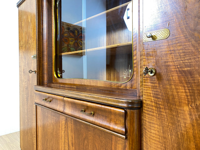 WMK Formschöner & sehr gut erhaltener 1930er Jahre Art Deco Wohnzimmerschrank aus vollem Holz mit Vitrine, Schubladen & Messingbeschlägen # Schrank Highboard Vitrinenschrank Sideboard Anrichte Vintage