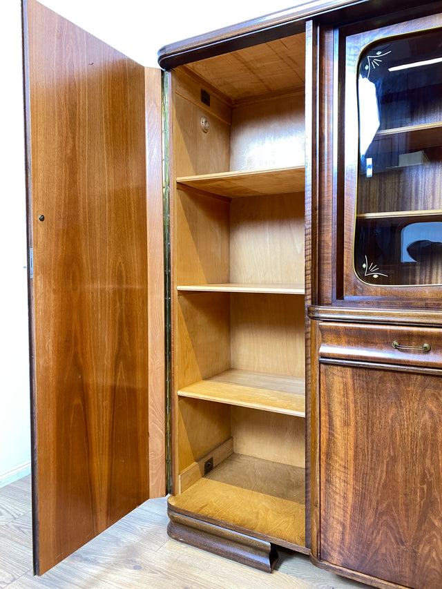 WMK Formschöner & sehr gut erhaltener 1930er Jahre Art Deco Wohnzimmerschrank aus vollem Holz mit Vitrine, Schubladen & Messingbeschlägen # Schrank Highboard Vitrinenschrank Sideboard Anrichte Vintage