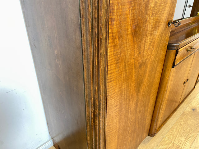 WMK Formschöner & sehr gut erhaltener 1930er Jahre Art Deco Wohnzimmerschrank aus vollem Holz mit Vitrine, Schubladen & Messingbeschlägen # Schrank Highboard Vitrinenschrank Sideboard Anrichte Vintage