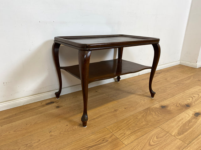 WMK Formschöner und gut erhaltener 60er Jahre Chippendale Beistelltisch aus Nussbaum mit praktischer Ablage # Tisch Couchtisch Salontisch Coffee Table Wohnzimmertisch Ablage Stilmöbel Vintage