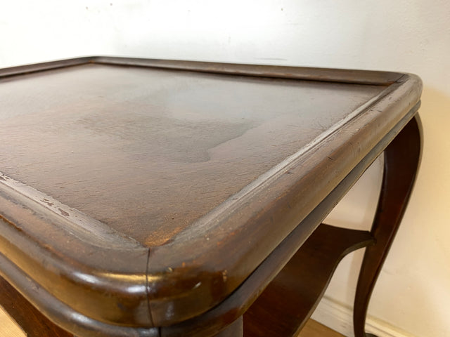 WMK Formschöner und gut erhaltener 60er Jahre Chippendale Beistelltisch aus Nussbaum mit praktischer Ablage # Tisch Couchtisch Salontisch Coffee Table Wohnzimmertisch Ablage Stilmöbel Vintage