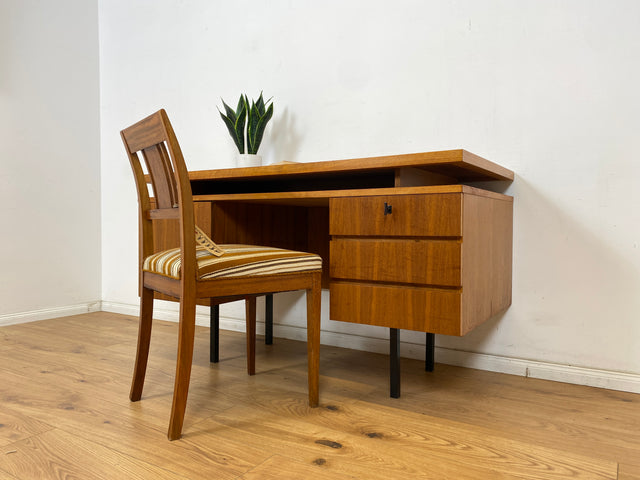 WMK Stilvoller, minimalistischer und gut erhaltener 70er Jahre Schreibtisch, freistellend, mit Schubladen und großem Fach # Arbeitstisch Bürotisch Writing Desk Sekretär Vintage Retro Mid-Century 60er