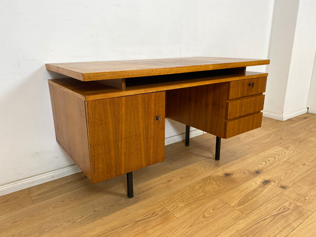 WMK Stilvoller, minimalistischer und gut erhaltener 70er Jahre Schreibtisch, freistellend, mit Schubladen und großem Fach # Arbeitstisch Bürotisch Writing Desk Sekretär Vintage Retro Mid-Century 60er