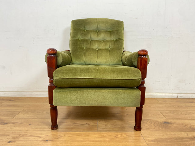 WMK 1/2 Stilvoller und sehr gut erhaltener skandinavischer Sessel mit grünem Samtbezug und gedrechseltem Holzgestell # Sessel Loungesessel Lesesessel Relaxsessel Sitzgarnitur Mid-Century Vintage