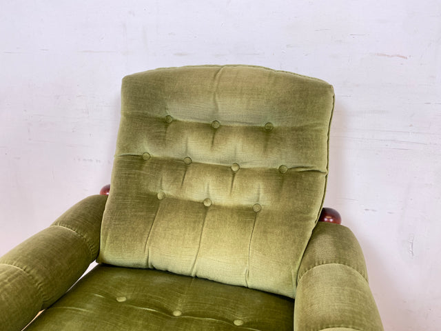 WMK 1/2 Stilvoller und sehr gut erhaltener skandinavischer Sessel mit grünem Samtbezug und gedrechseltem Holzgestell # Sessel Loungesessel Lesesessel Relaxsessel Sitzgarnitur Mid-Century Vintage