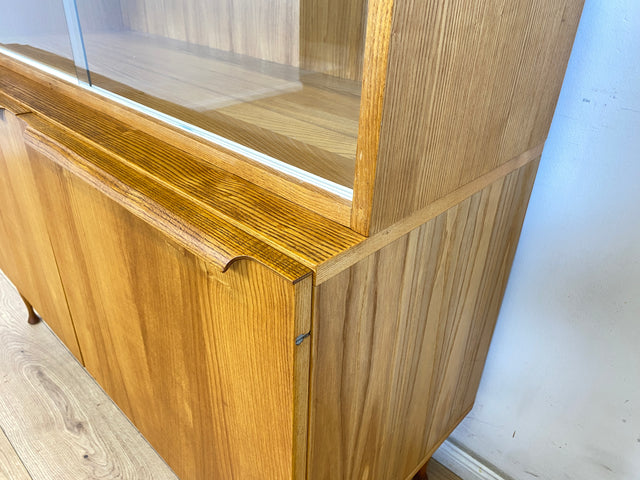 WMK Schöne & gut erhaltene Mid-Century Vitrine in Esche von VEB Bad Liebenwerda aus 1966, baugleich mit VEB Hellerau # Highboard Schubladenkommode Geschirrschrank Sideboard Kommode 60er DDR Vintage