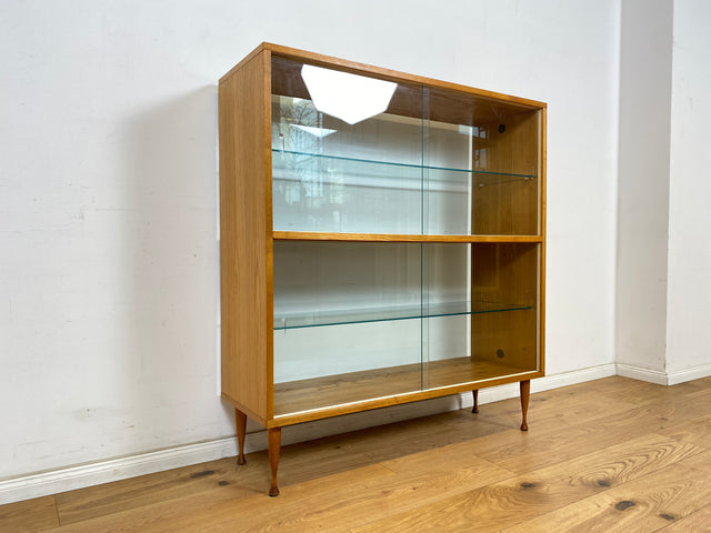 WMK Elegante und gut erhaltene Mid-Century Raumtrenner Vitrine in Esche von VEB Bad Liebenwerda, 1966, baugleich mit VEB Hellerau # Glasvitrine Highboard Geschirrschrank Sideboard 60er DDR Vintage