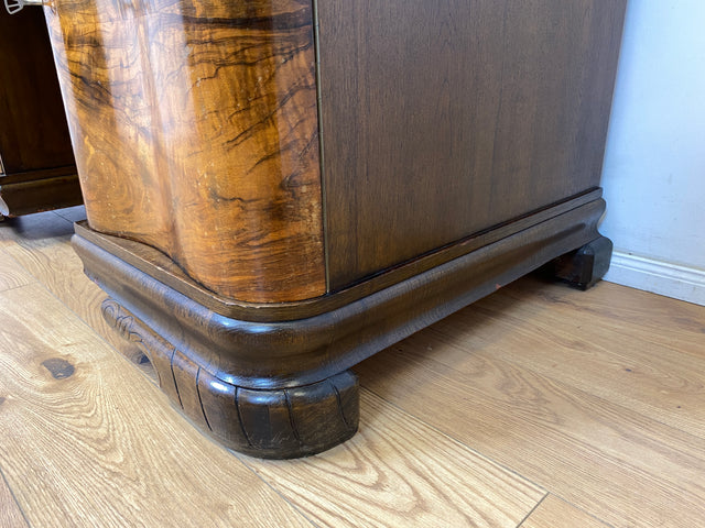 WMK Ein Schmuckstück! Imposanter & gut erhaltener antiker Schreibtisch aus vollem Holz in edlem Wurzeholz mit Schubladen # Arbeitstisch Bürotisch Desk Cheftisch Echtholzfurnier Art Deco Vintage 30er