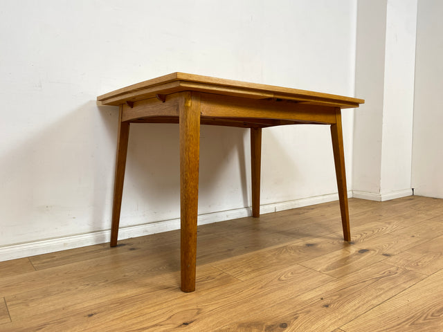 WMK Raumaufhellender & gut erhaltener Mid-Century Esstisch aus 1962 mit zeittypischen konischen Füßen # Tisch Holztisch Esszimmertisch Küchentisch Ausziehtisch Dining Table Vintage Retro DDR VEB 60er