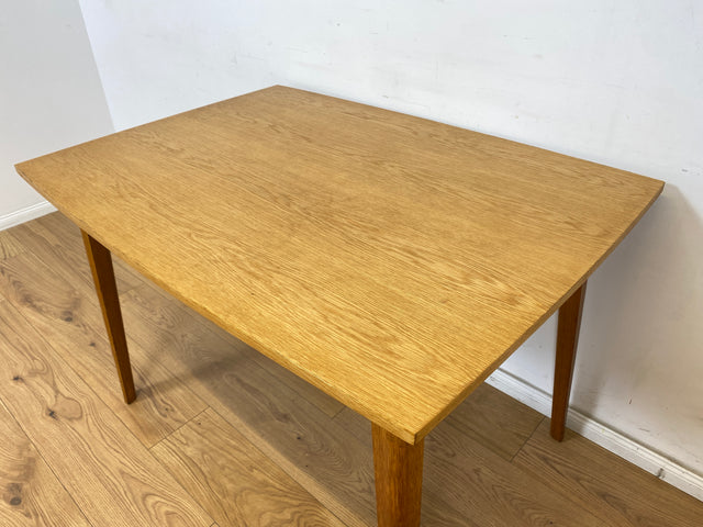 WMK Raumaufhellender & gut erhaltener Mid-Century Esstisch aus 1962 mit zeittypischen konischen Füßen # Tisch Holztisch Esszimmertisch Küchentisch Ausziehtisch Dining Table Vintage Retro DDR VEB 60er