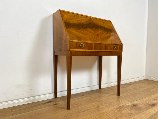 WMK Eleganter und sehr gut erhaltener schwedischer 60er Jahre Sekretär im antikem Stil aus vollem Holz mit fester Schreibplatte # Schreibschrank Schreibtisch Schminktisch Lady Desk Stilmöbel Vintage