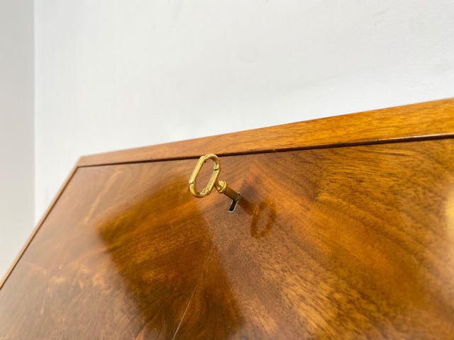 WMK Eleganter und sehr gut erhaltener schwedischer 60er Jahre Sekretär im antikem Stil aus vollem Holz mit fester Schreibplatte # Schreibschrank Schreibtisch Schminktisch Lady Desk Stilmöbel Vintage