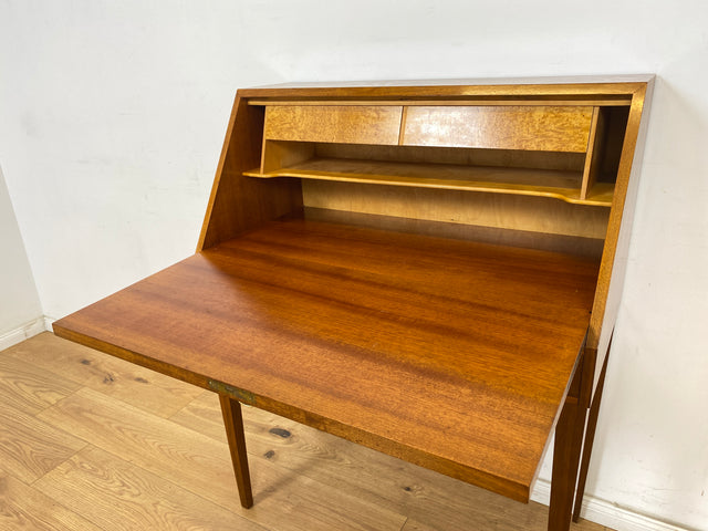 WMK Eleganter und sehr gut erhaltener schwedischer 60er Jahre Sekretär im antikem Stil aus vollem Holz mit fester Schreibplatte # Schreibschrank Schreibtisch Schminktisch Lady Desk Stilmöbel Vintage