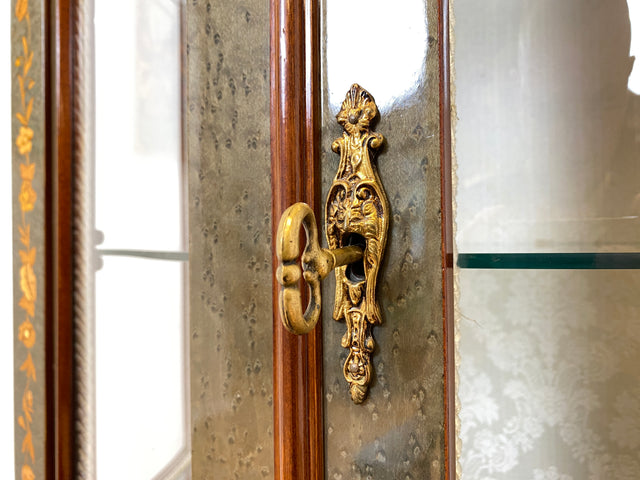 WMK I Hochwertige italienische Stilmöbel Vitrine im antiken Stil mit ovalen Gläsern & Intarsien I Vitrinenschrank Glasvitrine Sammlervitrine Geschirrschrank Barock Rokoko Louis XV Vintage Berlin Jena