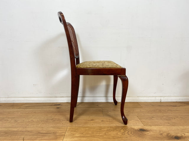 WMK Set aus 4 eleganten und gut erhaltenen 60er Jahre Chippendale Esszimmerstühlen mit intaktem Wiener Geflecht und vornehmen Originalbezug # Stühle Küchenstühle Holzstühle Dining Chairs Vintage