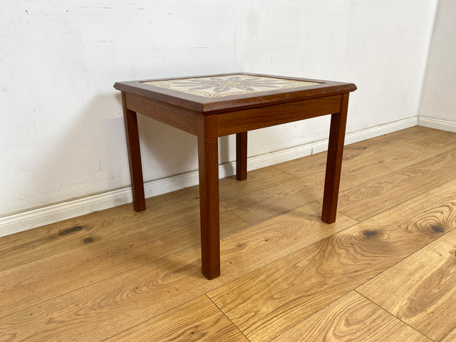 WMK Stilvoller und sehr gut erhaltener skandinavischer Couchtisch in Teakholz mit kunstvoll gestalteten Fliesen # Tisch Wohnzimmertisch Beistelltisch Fliesentisch Coffe table Vintage Mid-Century Teak