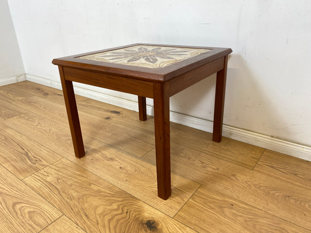 WMK Stilvoller und sehr gut erhaltener skandinavischer Couchtisch in Teakholz mit kunstvoll gestalteten Fliesen # Tisch Wohnzimmertisch Beistelltisch Fliesentisch Coffe table Vintage Mid-Century Teak