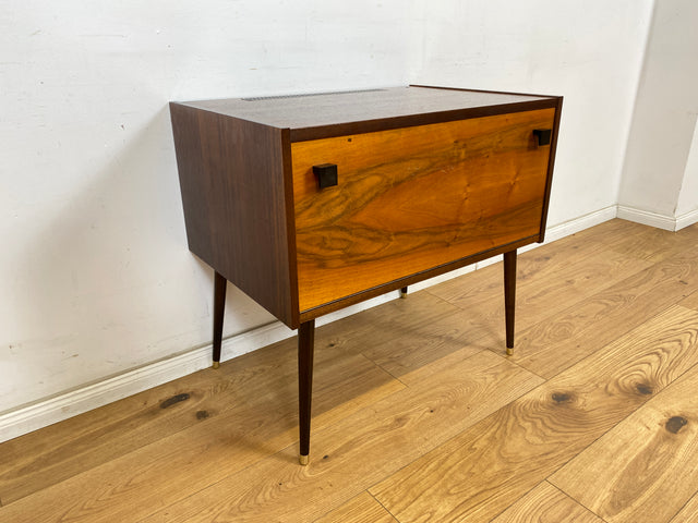 WMK Sehr schöne und gut erhaltene kleine Mid-Century Barkommode mit schicken Innenleben inklusive Gläserhalterungen aus Messing # Barschrank Kommode Bar Mini-Bar Hausbar Schränkchen Vintage DDR VEB