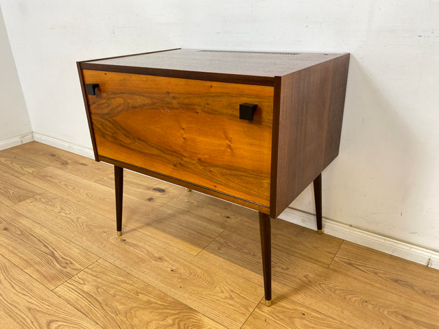 WMK Sehr schöne und gut erhaltene kleine Mid-Century Barkommode mit schicken Innenleben inklusive Gläserhalterungen aus Messing # Barschrank Kommode Bar Mini-Bar Hausbar Schränkchen Vintage DDR VEB