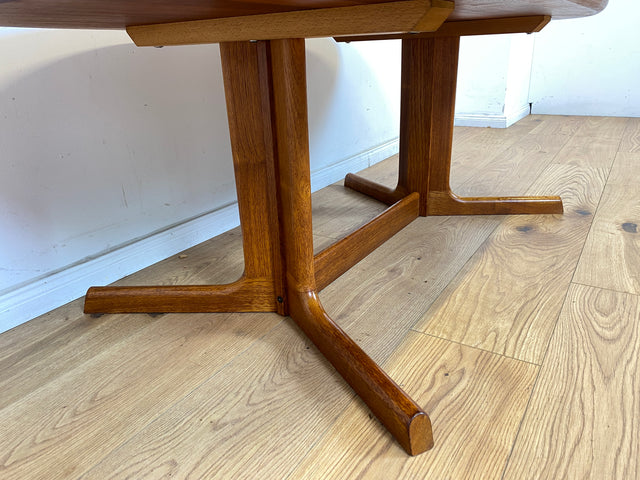 WMK Stilvoller & sehr gut erhaltener großer skandinavischer Designercouchtisch von Dyrlund aus massivem Teakholz # ovaler Couchtisch Wohnzimmertisch Coffee Table Mid-Century Vintage Danish Design Teak