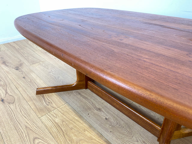 WMK Stilvoller & sehr gut erhaltener großer skandinavischer Designercouchtisch von Dyrlund aus massivem Teakholz # ovaler Couchtisch Wohnzimmertisch Coffee Table Mid-Century Vintage Danish Design Teak