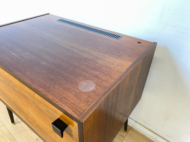 WMK Sehr schöne und gut erhaltene kleine Mid-Century Barkommode mit schicken Innenleben inklusive Gläserhalterungen aus Messing # Barschrank Kommode Bar Mini-Bar Hausbar Schränkchen Vintage DDR VEB