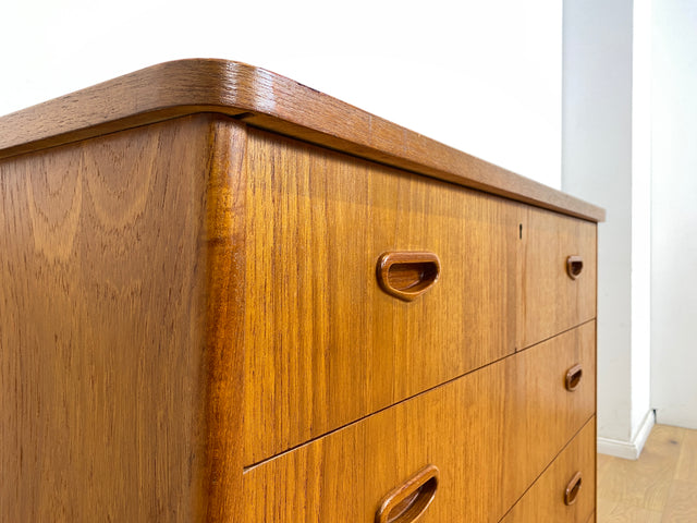 WMK Stilvolle und geräumige skandinavische Kommode in Teakholz mit Schubladen & formschönen Holzgriffen # Schubladenkommode Schrank Wäschekommode Wickelkommode Sideboard Mid-Century Vintage Teak 60er