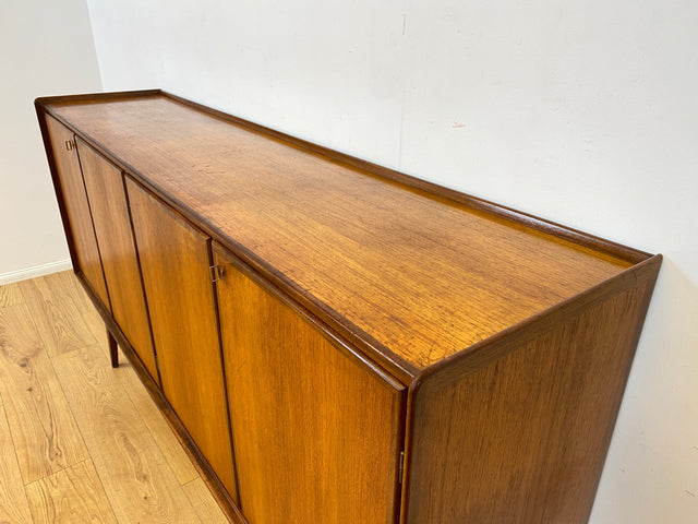 WMK Stilvolles und gut erhaltenes skandinavisches Highboard in Teakholz mit Schubladen # Sideboard Schrank Barschrank Bar Teak Mid-Century Danish Design Vintage