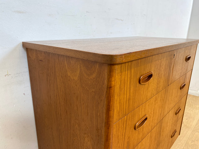 WMK Stilvolle und geräumige skandinavische Kommode in Teakholz mit Schubladen & formschönen Holzgriffen # Schubladenkommode Schrank Wäschekommode Wickelkommode Sideboard Mid-Century Vintage Teak 60er