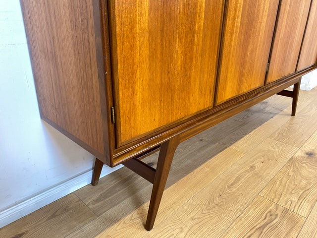 WMK Stilvolles und gut erhaltenes skandinavisches Highboard in Teakholz mit Schubladen # Sideboard Schrank Barschrank Bar Teak Mid-Century Danish Design Vintage