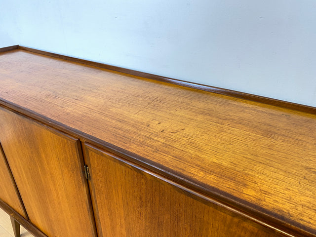 WMK Stilvolles und gut erhaltenes skandinavisches Highboard in Teakholz mit Schubladen # Sideboard Schrank Barschrank Bar Teak Mid-Century Danish Design Vintage