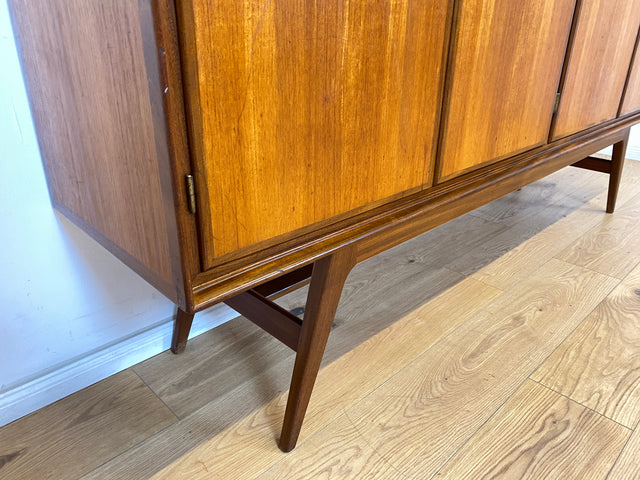 WMK Stilvolles und gut erhaltenes skandinavisches Highboard in Teakholz mit Schubladen # Sideboard Schrank Barschrank Bar Teak Mid-Century Danish Design Vintage