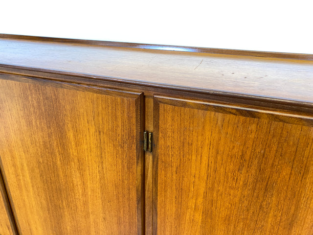 WMK Stilvolles und gut erhaltenes skandinavisches Highboard in Teakholz mit Schubladen # Sideboard Schrank Barschrank Bar Teak Mid-Century Danish Design Vintage