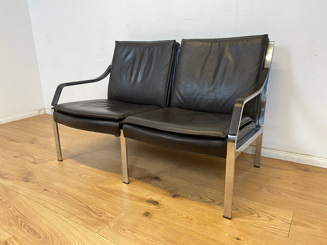 WMK Stilvolles & sehr gut erhaltenes Designersofa Alpha von Walter Knoll für Dreipunkt mit Echtlederbezug & Stahl # Sofa Couch Ledersofa Ledercouch 2-Sitzer Echtleder Space Age Chrom Leder Vintage