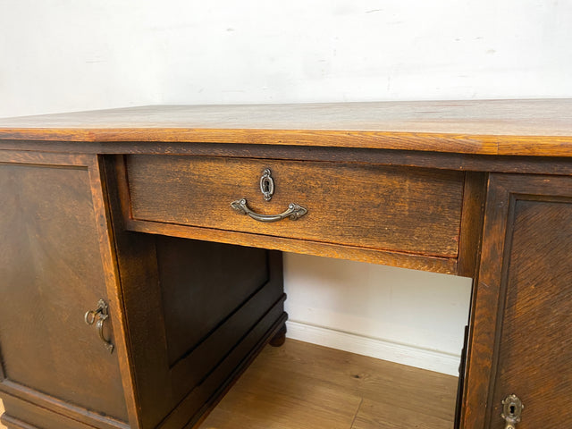 WMK Imposanter und sehr gut erhaltener antiker Schreibtisch aus vollem Holz mit Schubladen und edlen Messingbeschlägen # Arbeitstisch Bürotisch Sekretär Writing Desk Jugendstil Gründerzeit Vintage