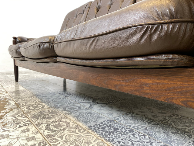 WMK Sehr schönes & gut erhaltenes skandinavisches Sofa mit Rahmen aus Palisander und Bezug aus gestepptem Echtleder # Ledersofa Couch Ledercouch Sitzgarnitur 3-Sitzer Danish Design 60er 70er Vintage