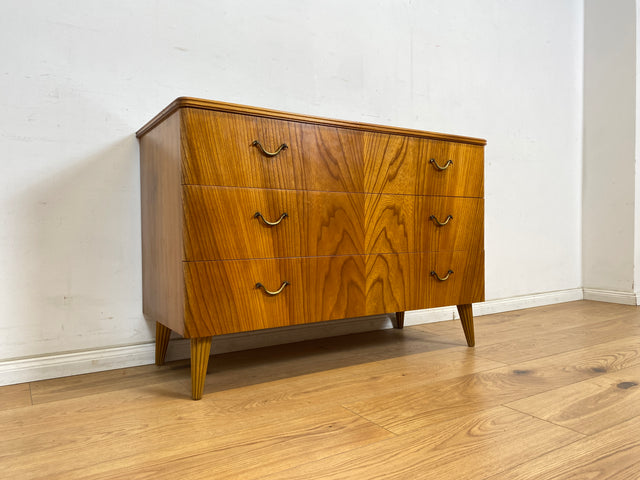 WMK Besonders schöne und sehr gut erhaltene skandinavische Kommode aus vollem Holz mit Schubladen & Messinggriffen # Sideboard Schubladenkommode Wäschekommode Flurkommode Mid-Century Vintage 50er 60er