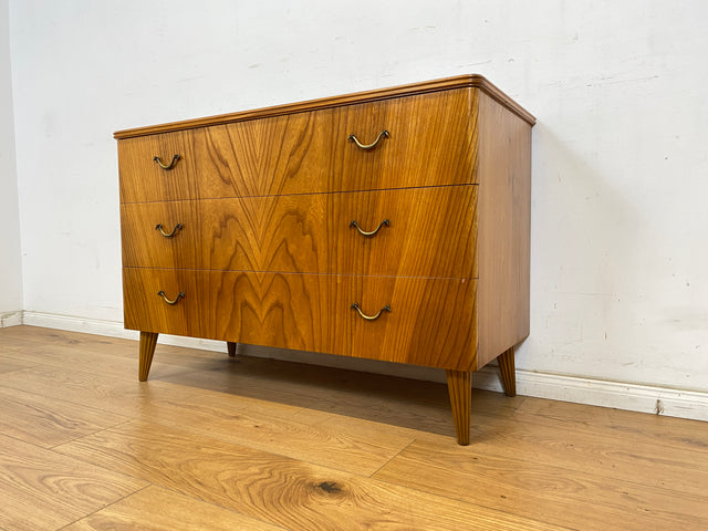 WMK Besonders schöne und sehr gut erhaltene skandinavische Kommode aus vollem Holz mit Schubladen & Messinggriffen # Sideboard Schubladenkommode Wäschekommode Flurkommode Mid-Century Vintage 50er 60er