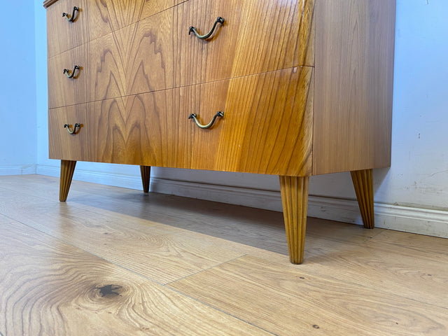 WMK Besonders schöne und sehr gut erhaltene skandinavische Kommode aus vollem Holz mit Schubladen & Messinggriffen # Sideboard Schubladenkommode Wäschekommode Flurkommode Mid-Century Vintage 50er 60er