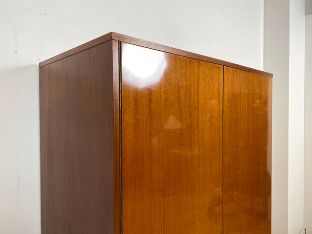 WMK Sehr schöner und perfekt aufgeteilter 70er Jahre Kleiderschrank mit Schubladen , Einlegeböden und Kleiderstange # Schrank Wäscheschrank Schlafzimmerschrank Wardrobe Garderobe Mid-Century Vintage