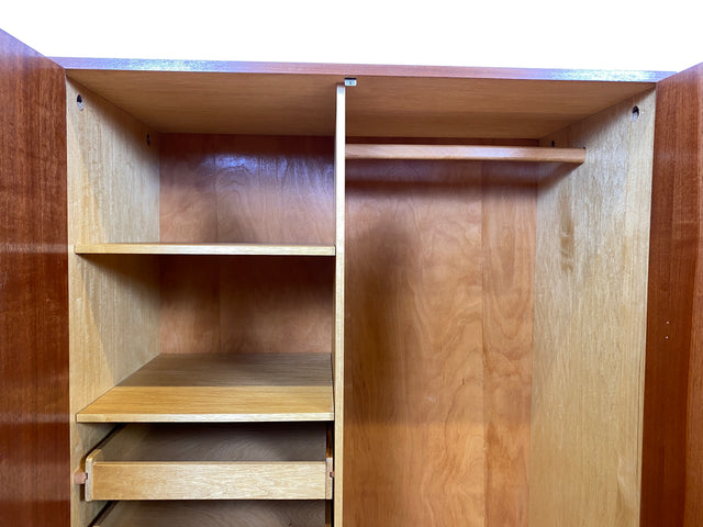 WMK Sehr schöner und perfekt aufgeteilter 70er Jahre Kleiderschrank mit Schubladen , Einlegeböden und Kleiderstange # Schrank Wäscheschrank Schlafzimmerschrank Wardrobe Garderobe Mid-Century Vintage