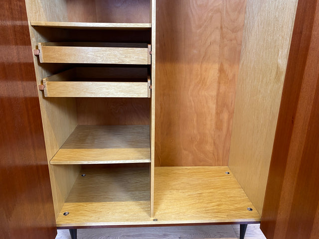 WMK Sehr schöner und perfekt aufgeteilter 70er Jahre Kleiderschrank mit Schubladen , Einlegeböden und Kleiderstange # Schrank Wäscheschrank Schlafzimmerschrank Wardrobe Garderobe Mid-Century Vintage