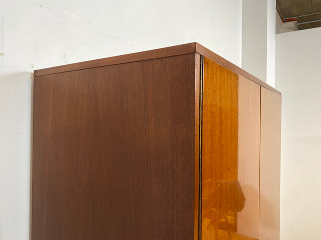 WMK Sehr schöner und perfekt aufgeteilter 70er Jahre Kleiderschrank mit Schubladen , Einlegeböden und Kleiderstange # Schrank Wäscheschrank Schlafzimmerschrank Wardrobe Garderobe Mid-Century Vintage