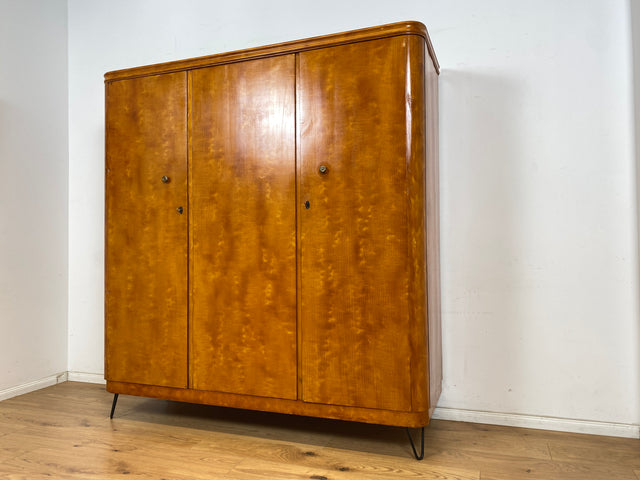 WMK Schöner und sehr gut aufgeteilter Mid-Century Kleiderschrank aus vollem Holz auf neuen Hairpin Füßen # 4-türiger Schrank Schlafzimmerschrank Wäscheschrank Flurschrank Wardrobe 50er 60er Vintage