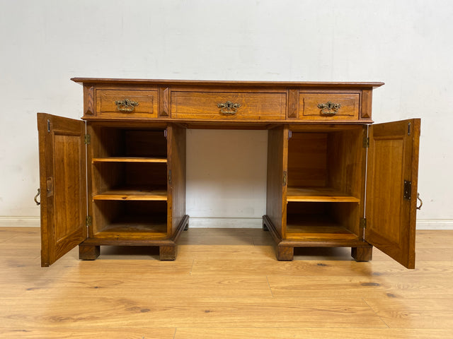 WMK Schöner und geräumiger freistehender antiker Schreibtisch im englischem Stil aus vollem Eichenholz mit edlen Messingbeschlägen, um 1910 # Desk Bürotisch Arbeitstisch Sekretär Jugendstil Vintage