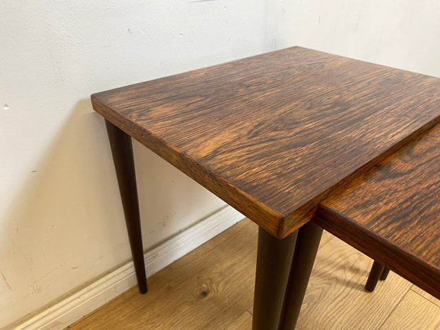 WMK Stilvoller & gut erhaltener skandinavischer 2-in-1 Satztisch aus edlem Palisander mit besonders schöner Maserung # Beistelltisch Couchtisch Coffee table Vintage Danish Design Mid-Century Rosewood