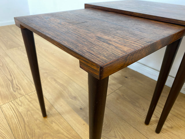 WMK Stilvoller & gut erhaltener skandinavischer 2-in-1 Satztisch aus edlem Palisander mit besonders schöner Maserung # Beistelltisch Couchtisch Coffee table Vintage Danish Design Mid-Century Rosewood