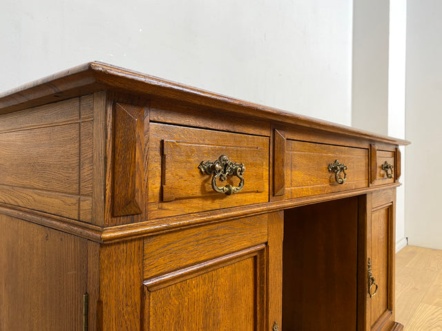 WMK Schöner und geräumiger freistehender antiker Schreibtisch im englischem Stil aus vollem Eichenholz mit edlen Messingbeschlägen, um 1910 # Desk Bürotisch Arbeitstisch Sekretär Jugendstil Vintage