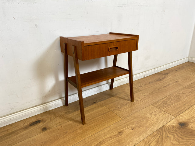 WMK Kleine stilvolle skandinavische Kommode in Teakholz mit Schublade und Ablage # Beistelltisch Nachttisch Nachtkommode Nachtschränkchen Nachtschrank Danish Design Vintage Mid-Century Teak 60er