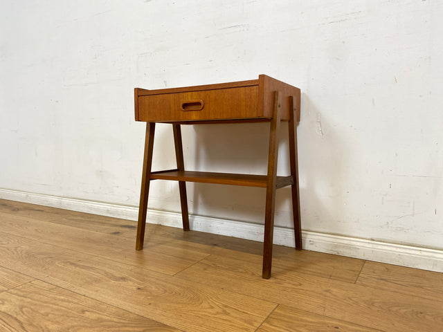 WMK Kleine stilvolle skandinavische Kommode in Teakholz mit Schublade und Ablage # Beistelltisch Nachttisch Nachtkommode Nachtschränkchen Nachtschrank Danish Design Vintage Mid-Century Teak 60er